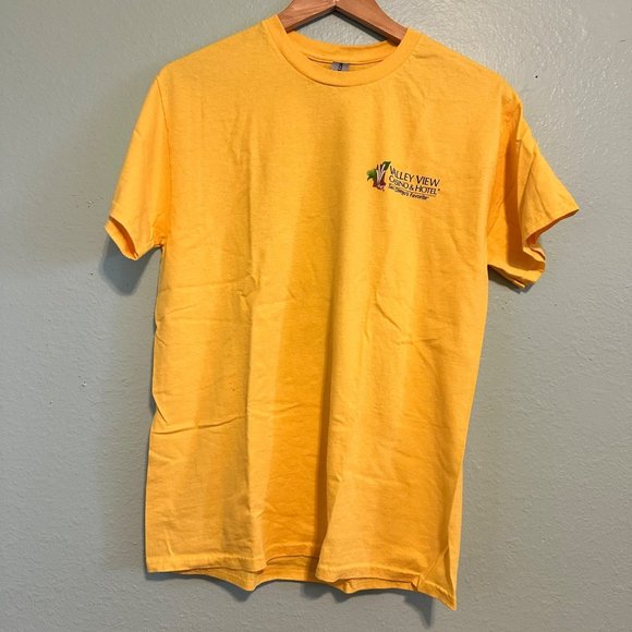 Valley View Yellow Casino 777 San Diego T-Shirt Size Medium Distressed Worn - Picture 2 of 6